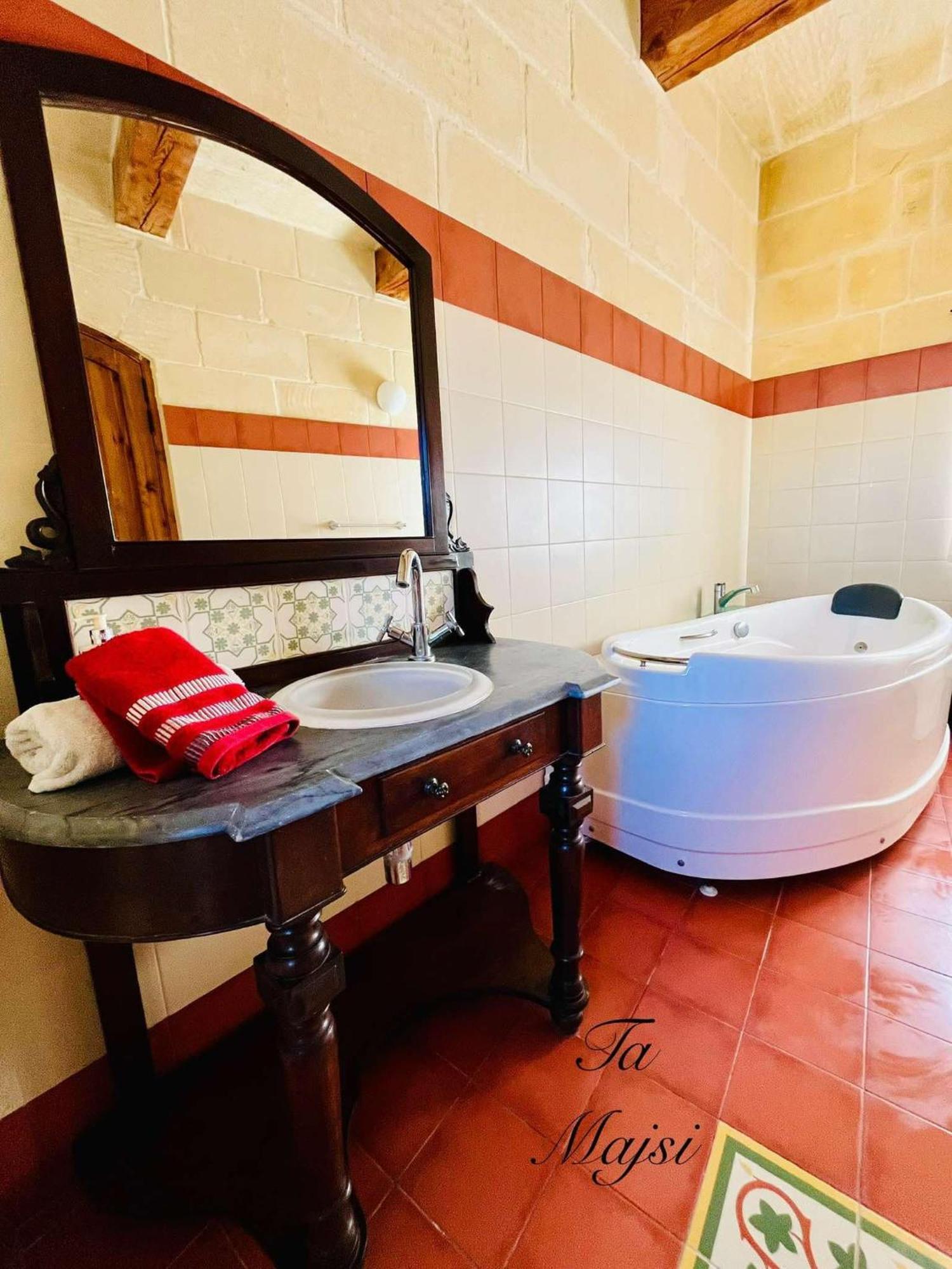 Ta Majsi Farmhouse With Indoor Heated Pool 산로렌츠 외부 사진